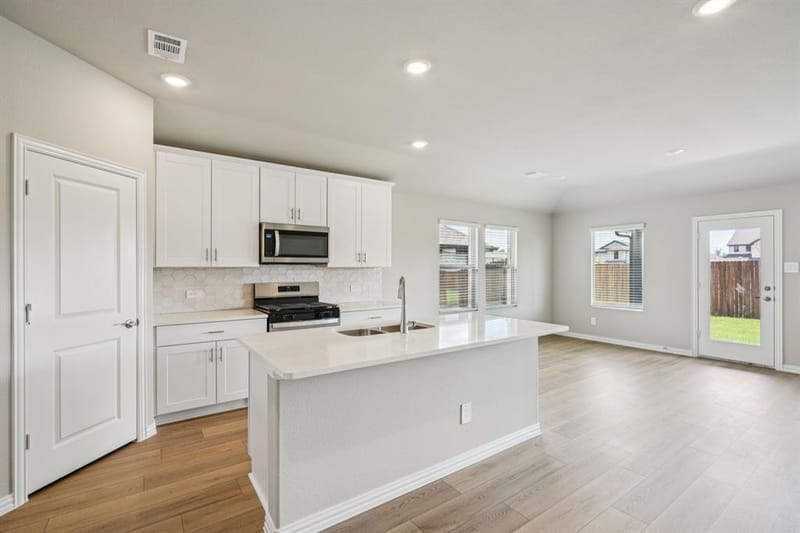 9633 Rattlesnake Trail, Fort Worth TX 76036 - Photo 2