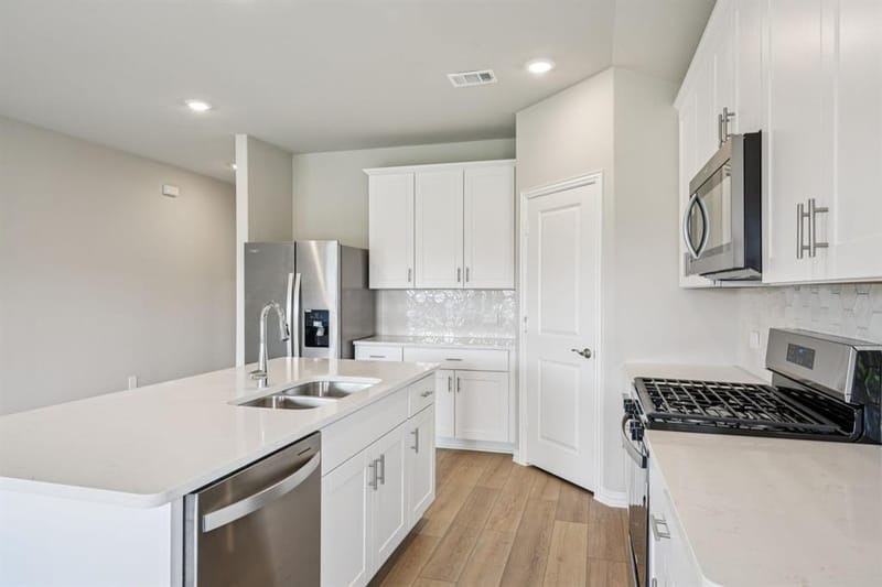 9633 Rattlesnake Trail, Fort Worth TX 76036 - Photo 5