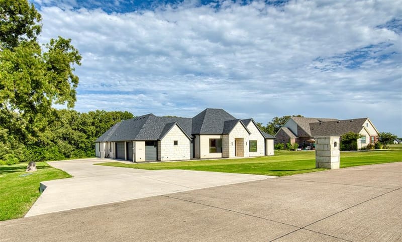 1044 Hidden Oaks Drive, Wills Point TX 75169 - Photo 2