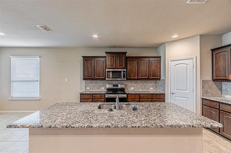11460 Starlight Ranch Trail, Fort Worth TX 76052 - Photo 7