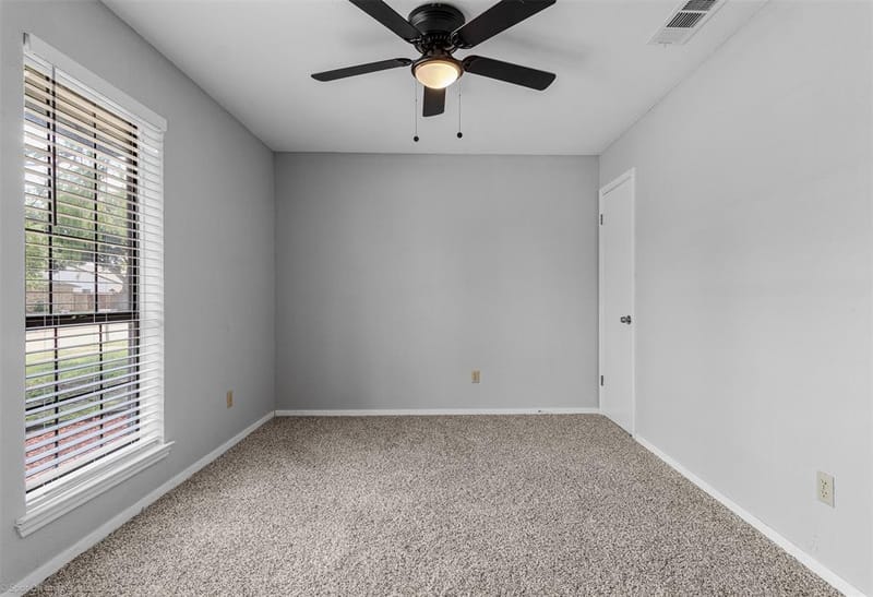 202 E Schreiber Street, Garland TX 75040 - Photo 10