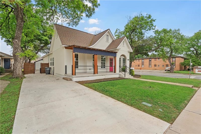 1801 S 8th Street, Waco TX 76706 - Photo 2