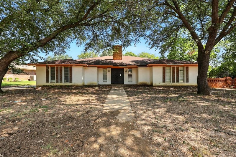 2304 Royal Acres Drive, Denton TX 76209