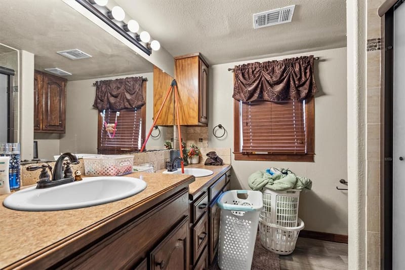 801 E Main Street, Tioga TX 76271 - Photo 23