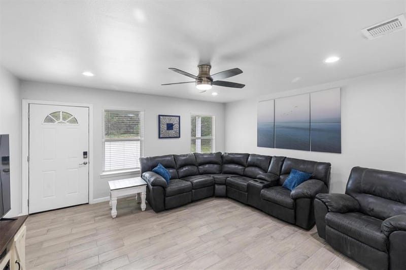 4720 Evening View Drive, Granbury TX 76048 - Photo 6