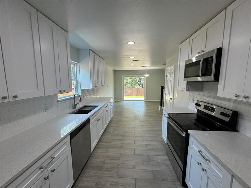 4720 Evening View Drive, Granbury TX 76048 - Photo 7