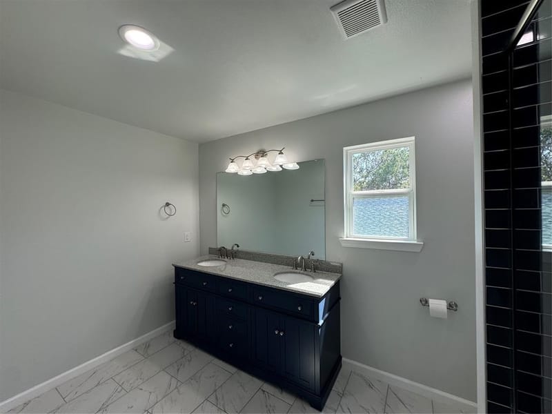4720 Evening View Drive, Granbury TX 76048 - Photo 14