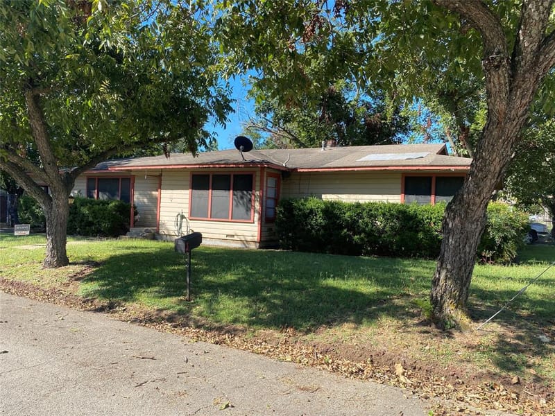 413 Shaw Street, Cleburne TX 76033 - Photo 2
