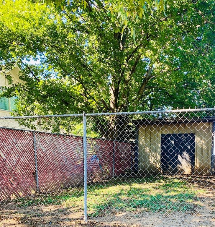 413 Shaw Street, Cleburne TX 76033 - Photo 4