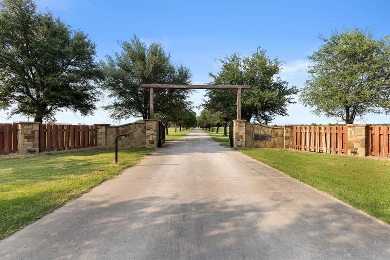 777 Stiles Road, Whitesboro TX 76273 - Photo 3