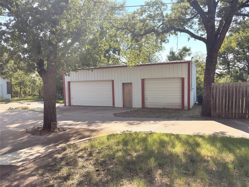 1009 11th Street NW, Mineral Wells TX 76067 - Photo 2