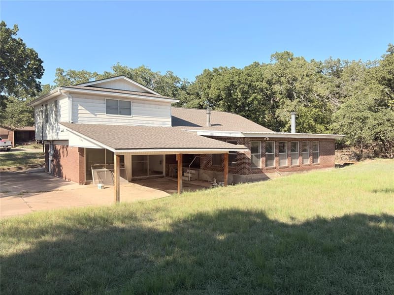 1009 11th Street NW, Mineral Wells TX 76067 - Photo 3