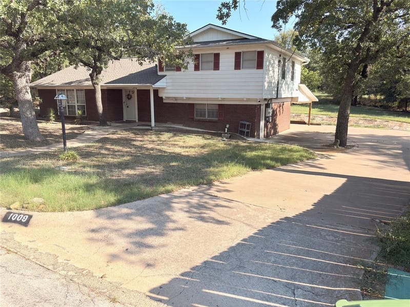 1009 11th Street NW, Mineral Wells TX 76067