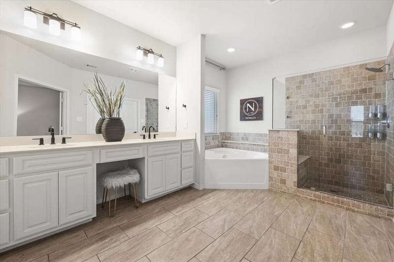 6909 Clayton Nicholas Court, Arlington TX 76001 - Photo 23