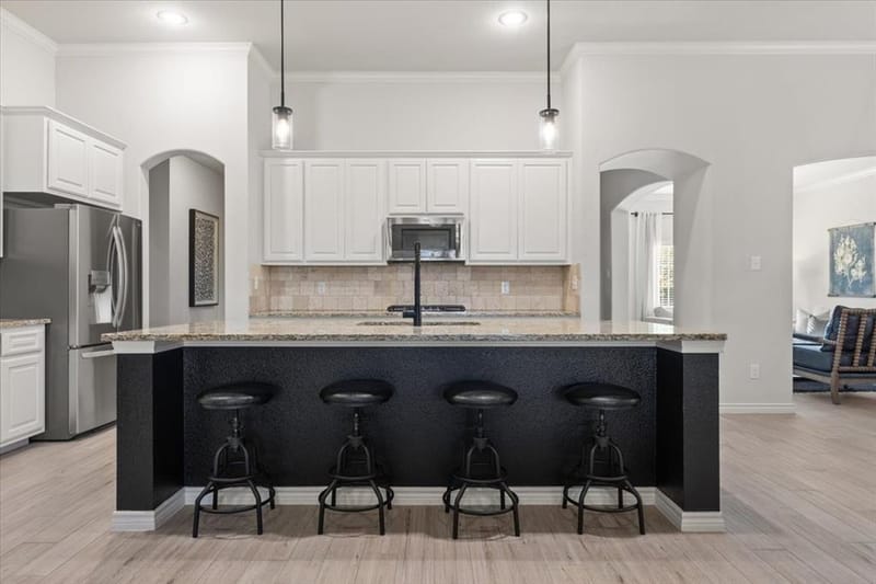 6909 Clayton Nicholas Court, Arlington TX 76001 - Photo 6
