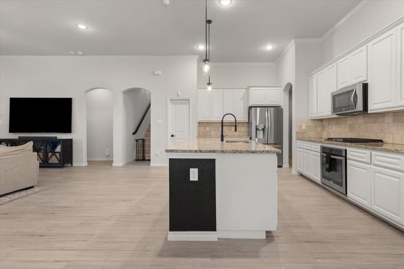 6909 Clayton Nicholas Court, Arlington TX 76001 - Photo 13
