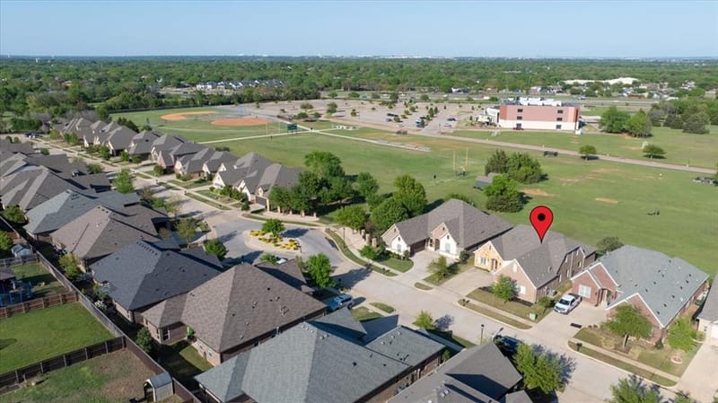 6909 Clayton Nicholas Court, Arlington TX 76001 - Photo 3