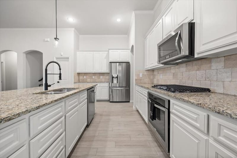 6909 Clayton Nicholas Court, Arlington TX 76001 - Photo 14