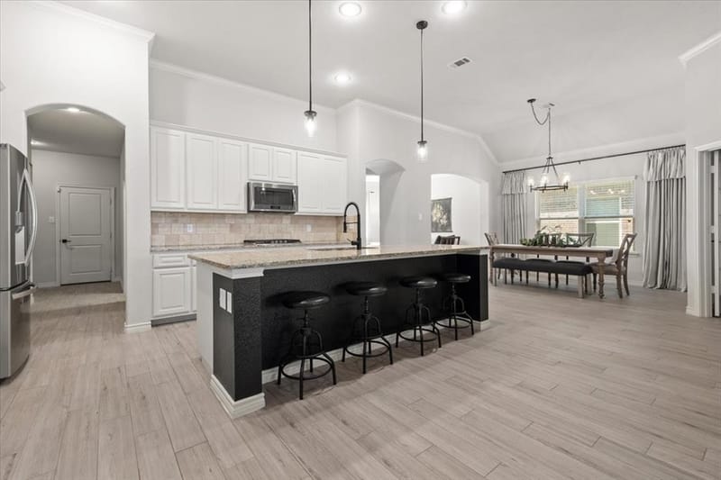 6909 Clayton Nicholas Court, Arlington TX 76001 - Photo 15