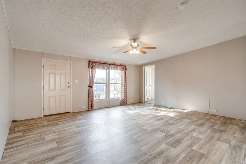 900 Tree Drive, Granbury TX 76048 - Photo 5
