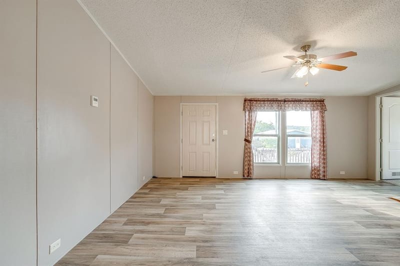 900 Tree Drive, Granbury TX 76048 - Photo 4