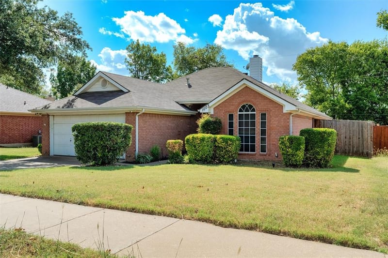 1003 Boardwalk Street, Midlothian TX 76065 - Photo 2