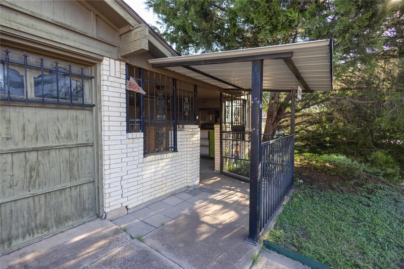809 Lomo Street, Fort Worth TX 76110 - Photo 2