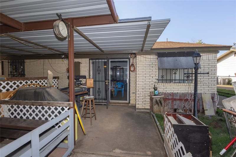 809 Lomo Street, Fort Worth TX 76110 - Photo 5