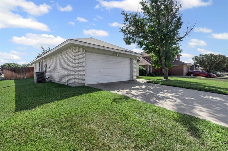 7301 Wagonwheel Road, Fort Worth TX 76133 - Photo 6