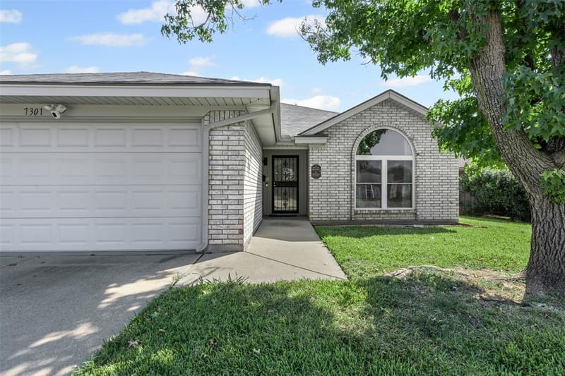 7301 Wagonwheel Road, Fort Worth TX 76133 - Photo 5
