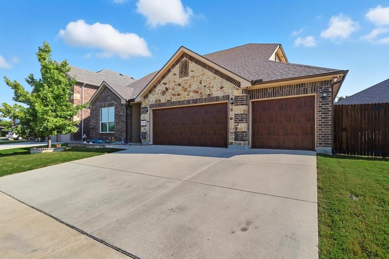 2121 Loreto Drive, Fort Worth TX 76177 - Photo 2
