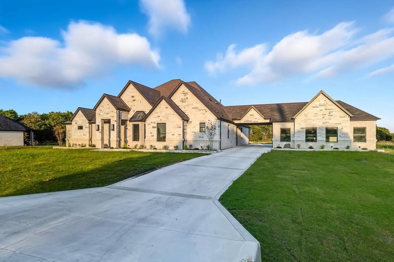 2061 Glenhollow Drive, Weatherford TX 76088 - Photo 2