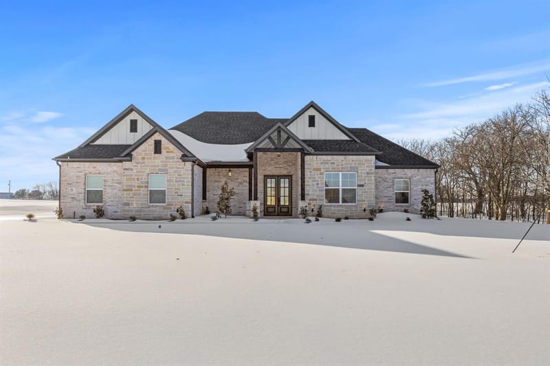 73 Dove Landing Road, Valley View TX 76272