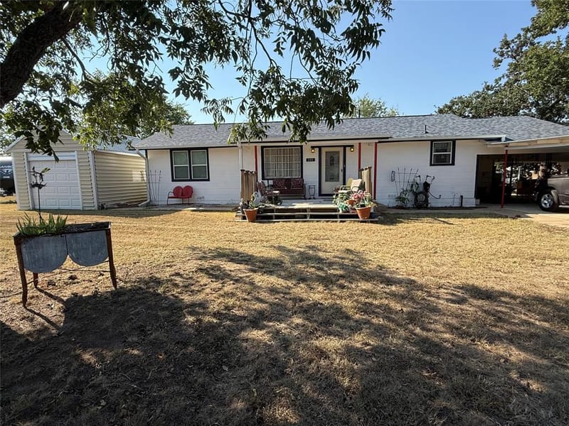 501 E Fitzgerald Street, Bangs TX 76823