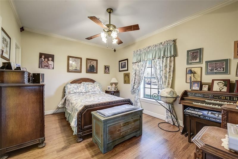808 W Line Road, Whitesboro TX 76273 - Photo 17