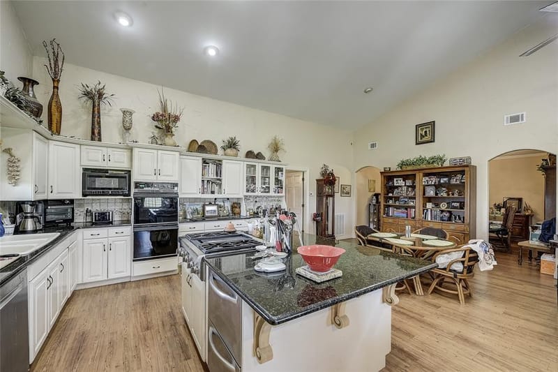 808 W Line Road, Whitesboro TX 76273 - Photo 14