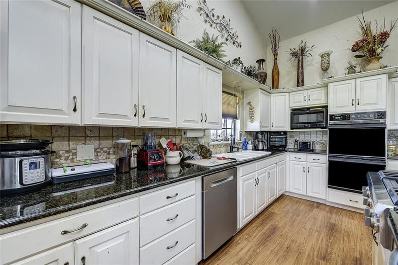 808 W Line Road, Whitesboro TX 76273 - Photo 15