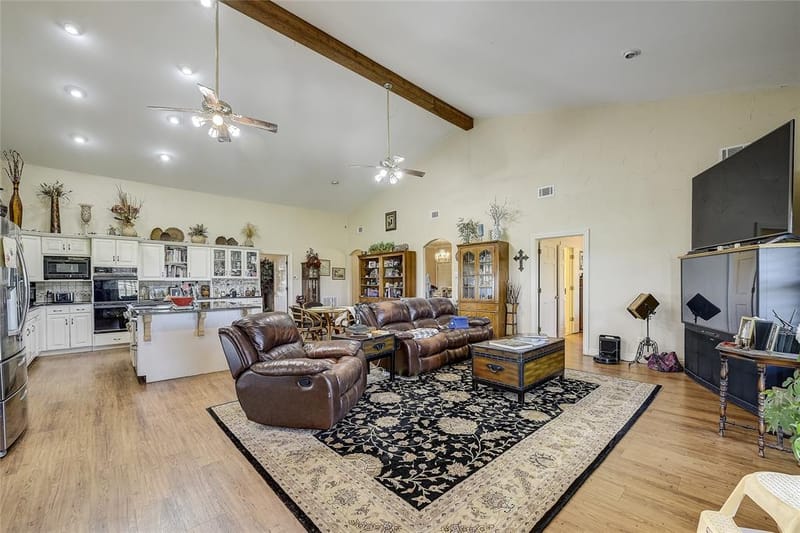 808 W Line Road, Whitesboro TX 76273 - Photo 8