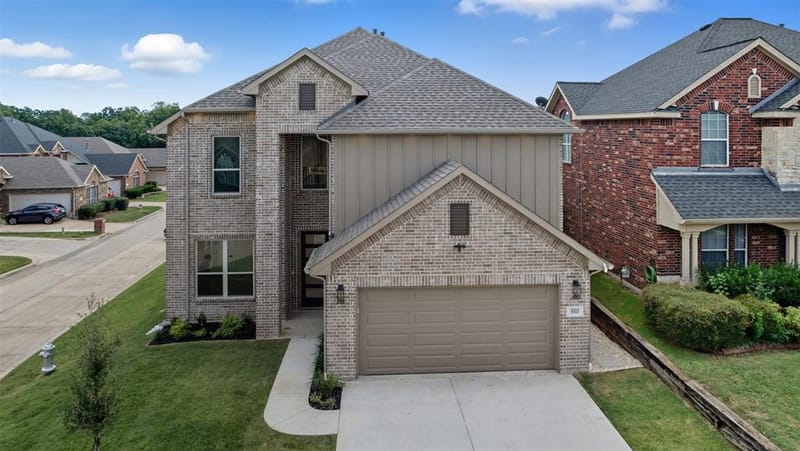 3003 Oak Bourne Drive, Arlington TX 76016 - Photo 2