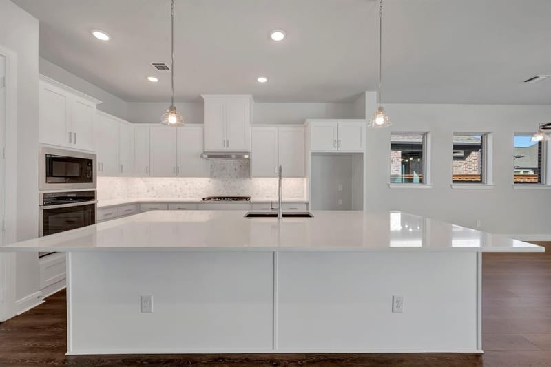 2075 Emerald Grove Drive, Arlington TX 76005 - Photo 9