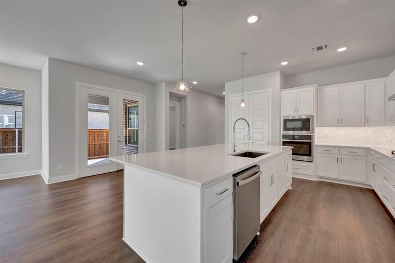 2075 Emerald Grove Drive, Arlington TX 76005 - Photo 8