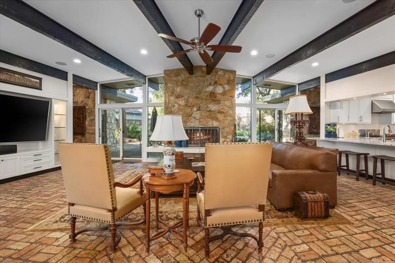 6 Bounty Road E, Benbrook TX 76132 - Photo 8