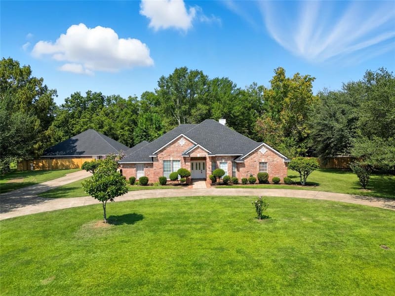 107 Lakewood Point Drive, Bossier City LA 71111