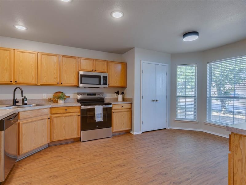 112 Kensington Court, Rhome TX 76078 - Photo 7