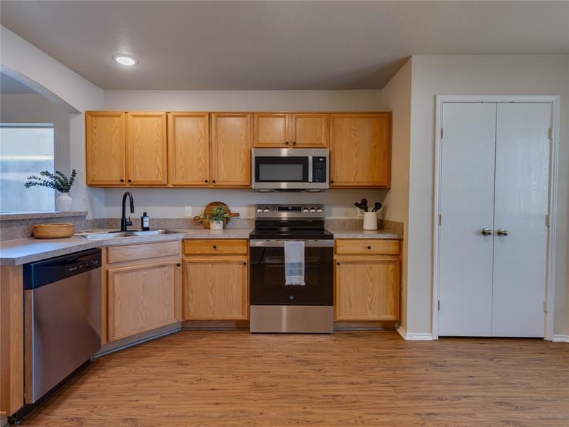 112 Kensington Court, Rhome TX 76078 - Photo 4