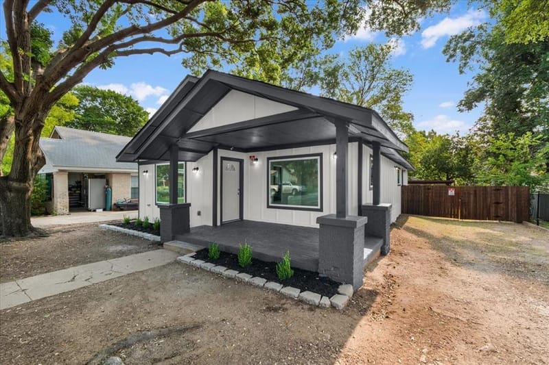 818 Hollywood Avenue, Dallas TX 75208 - Photo 2