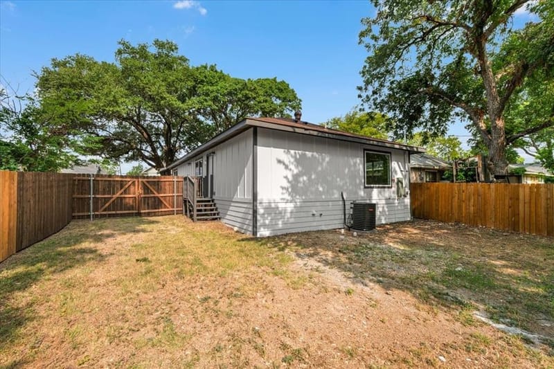 818 Hollywood Avenue, Dallas TX 75208 - Photo 21