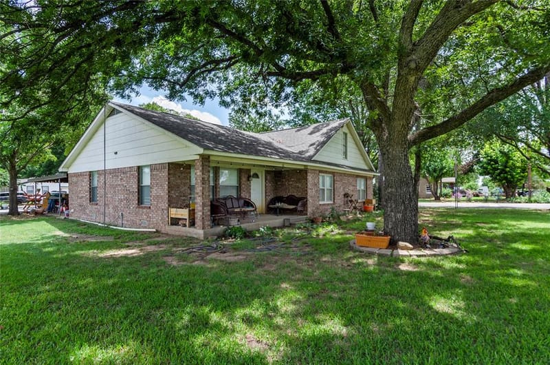 102 N Mesquite Street, Paradise TX 76073 - Photo 2