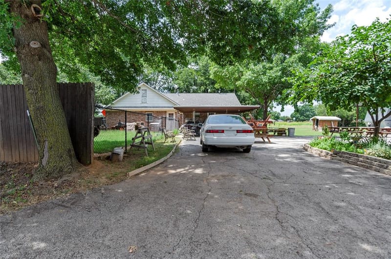 102 N Mesquite Street, Paradise TX 76073 - Photo 5