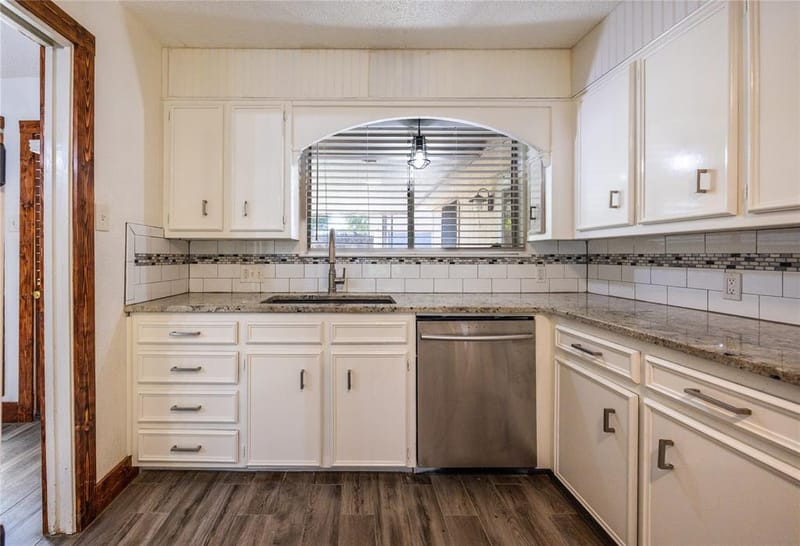 640 Ivy Ann Drive, Woodway TX 76712 - Photo 12